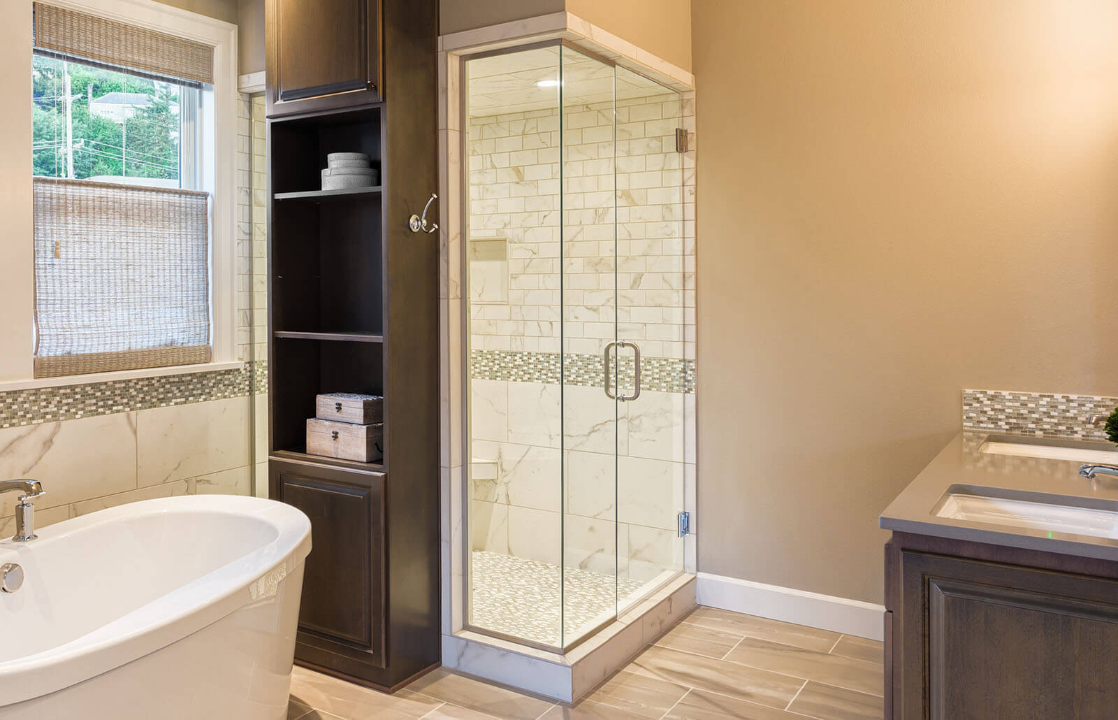 How to Keep Your Shower Door Clean and Sparkling